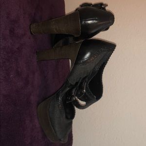 Halogen platform heel 4 in heel and 1 in toe